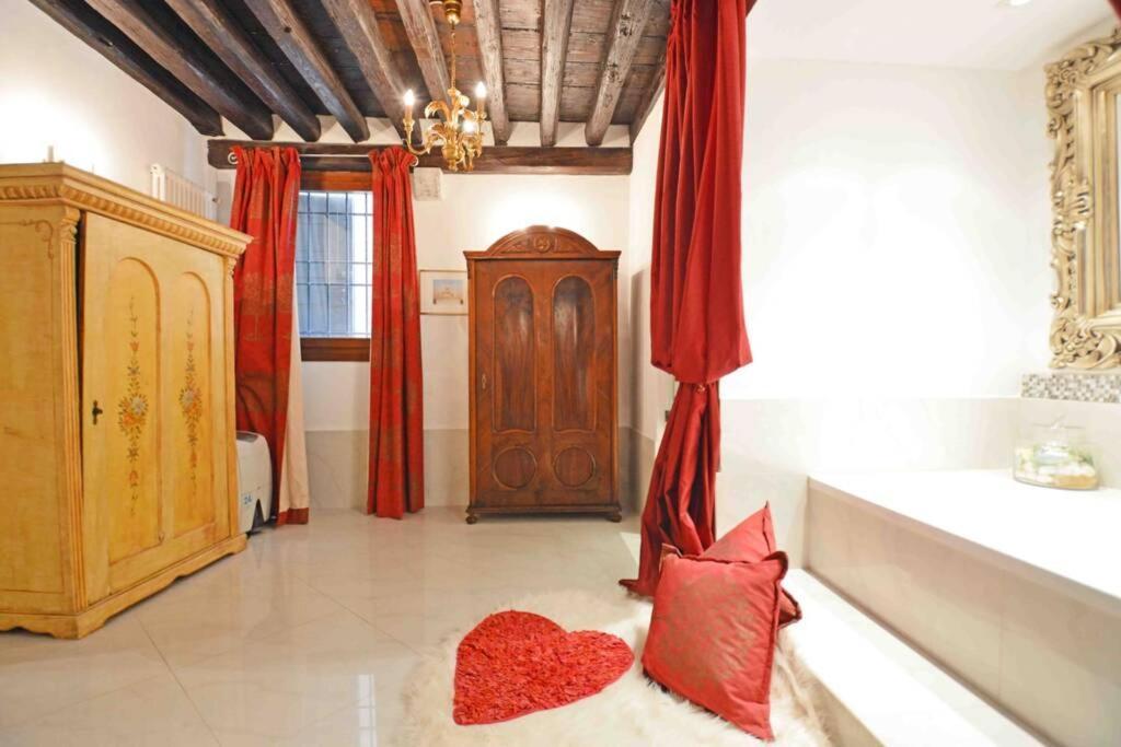 Zattere Cottage Close To Guggenheim Венеция Экстерьер фото